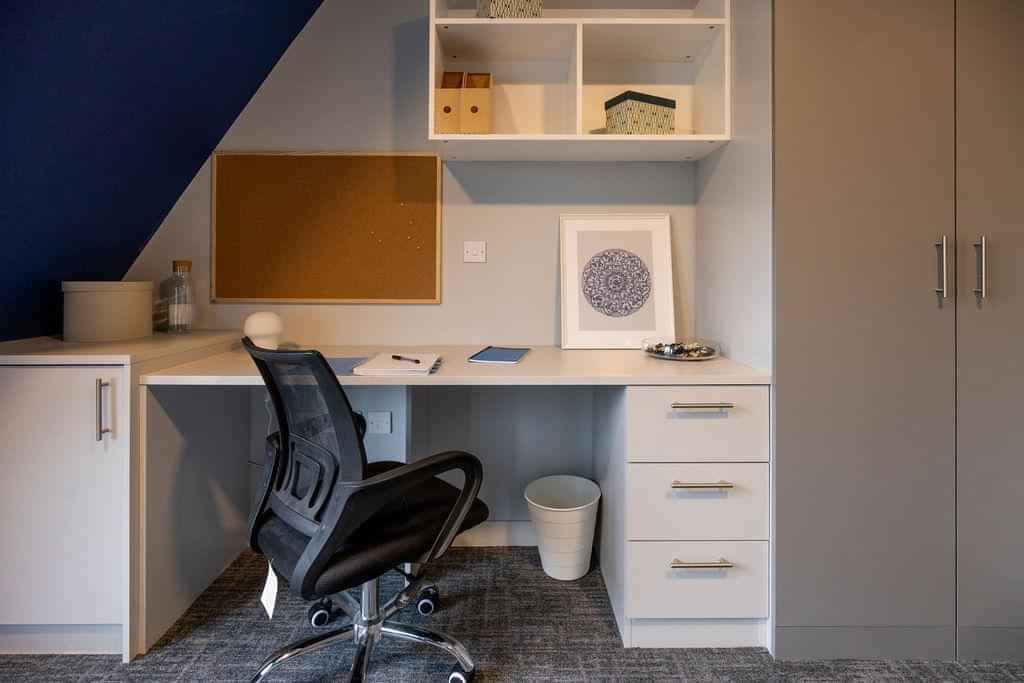 Premium 2 Bedroom Apartment - Image 6