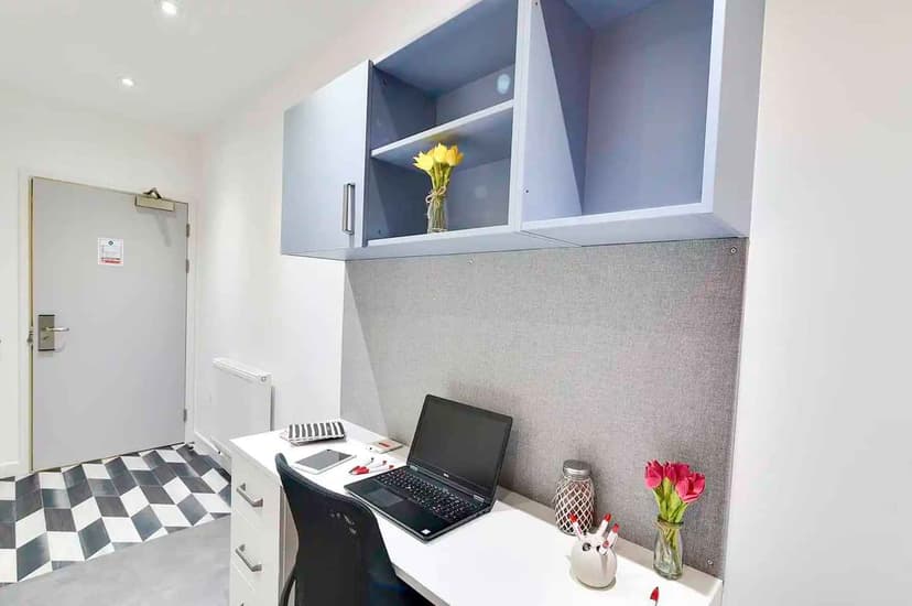 Bronze Ensuite (Lower Levels) - Image 2