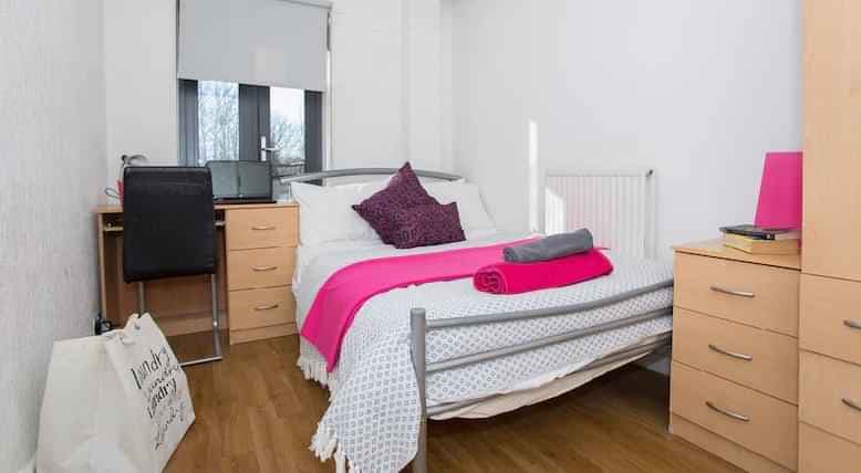 Silver Non Ensuite Plus Room - Image 3