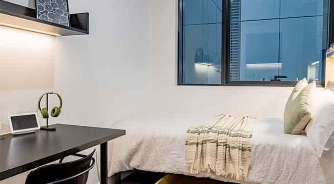 Cosy 2 Bed Apartment - Image 9
