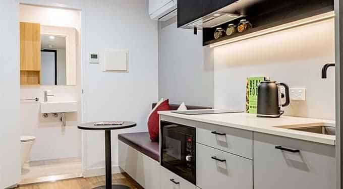 Cosy 2 Bed Apartment - Image 4