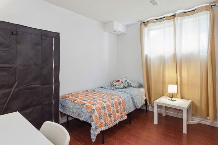 Shared Room Ensuite Male (1 Bed 1 Bath) - Image 1