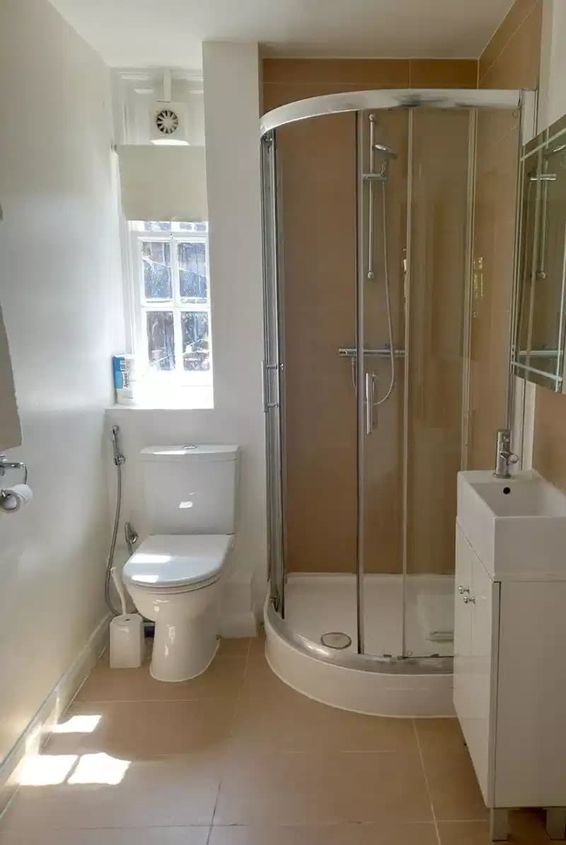 Twin with En-suite - Image 2