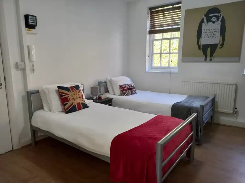 Twin with En-suite - Image 1