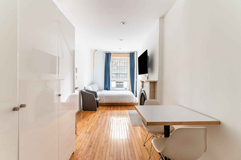 #1287 : Chelsea on a flexible lease - Image 3