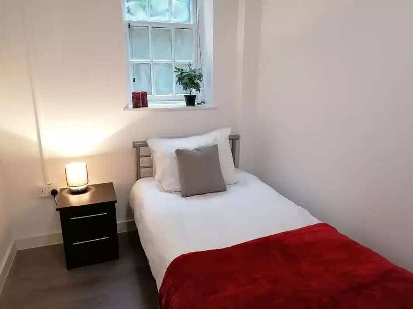 Standard Single with Shared Bathroom - Image 1