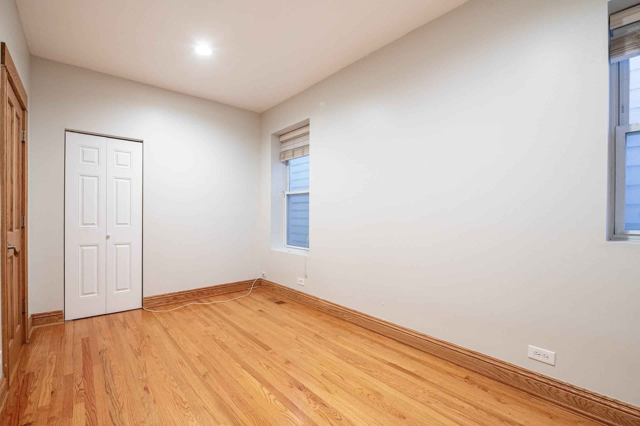 #1568C : Logan Square - Image 12