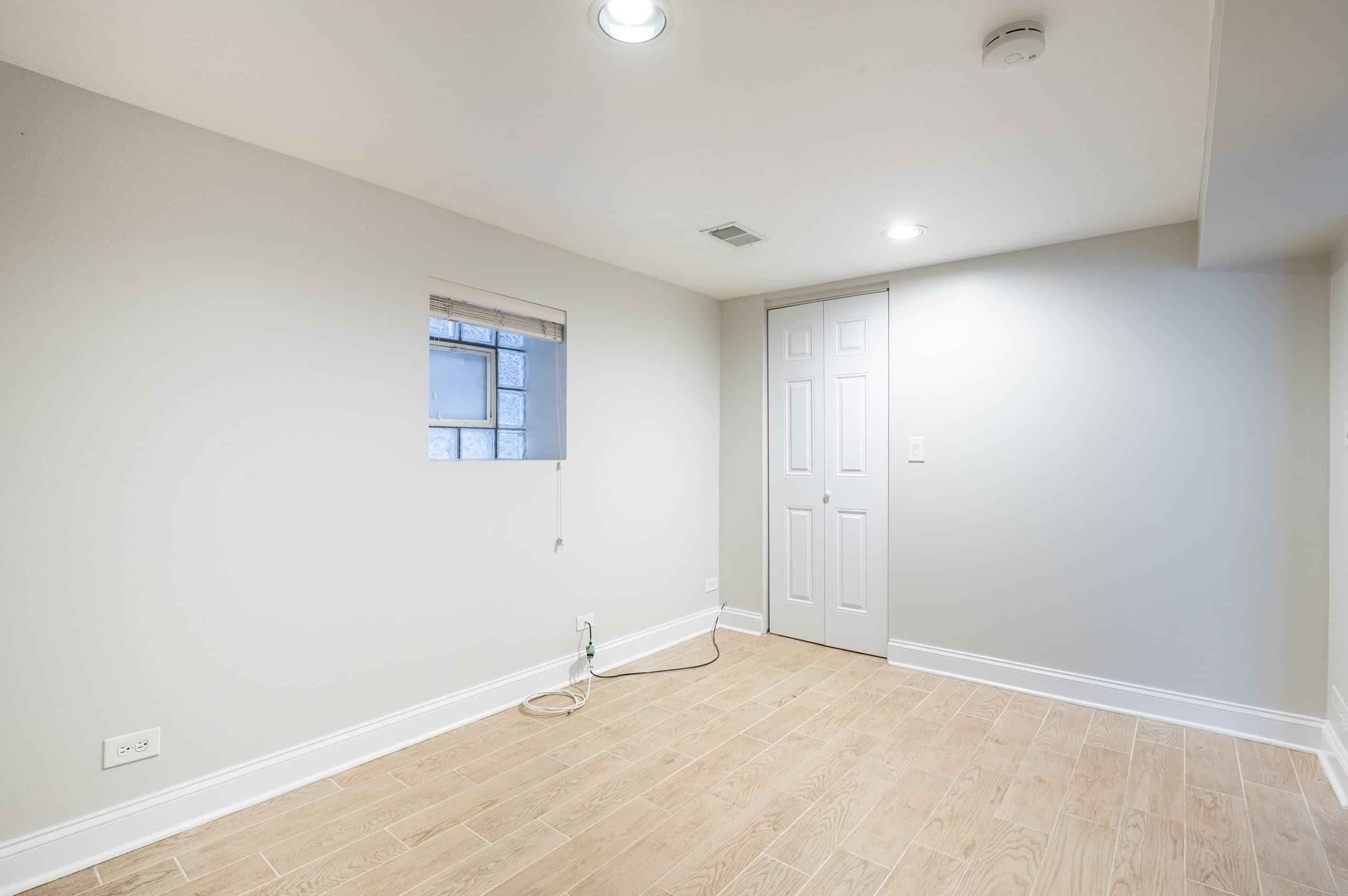 #1568C : Logan Square - Image 18