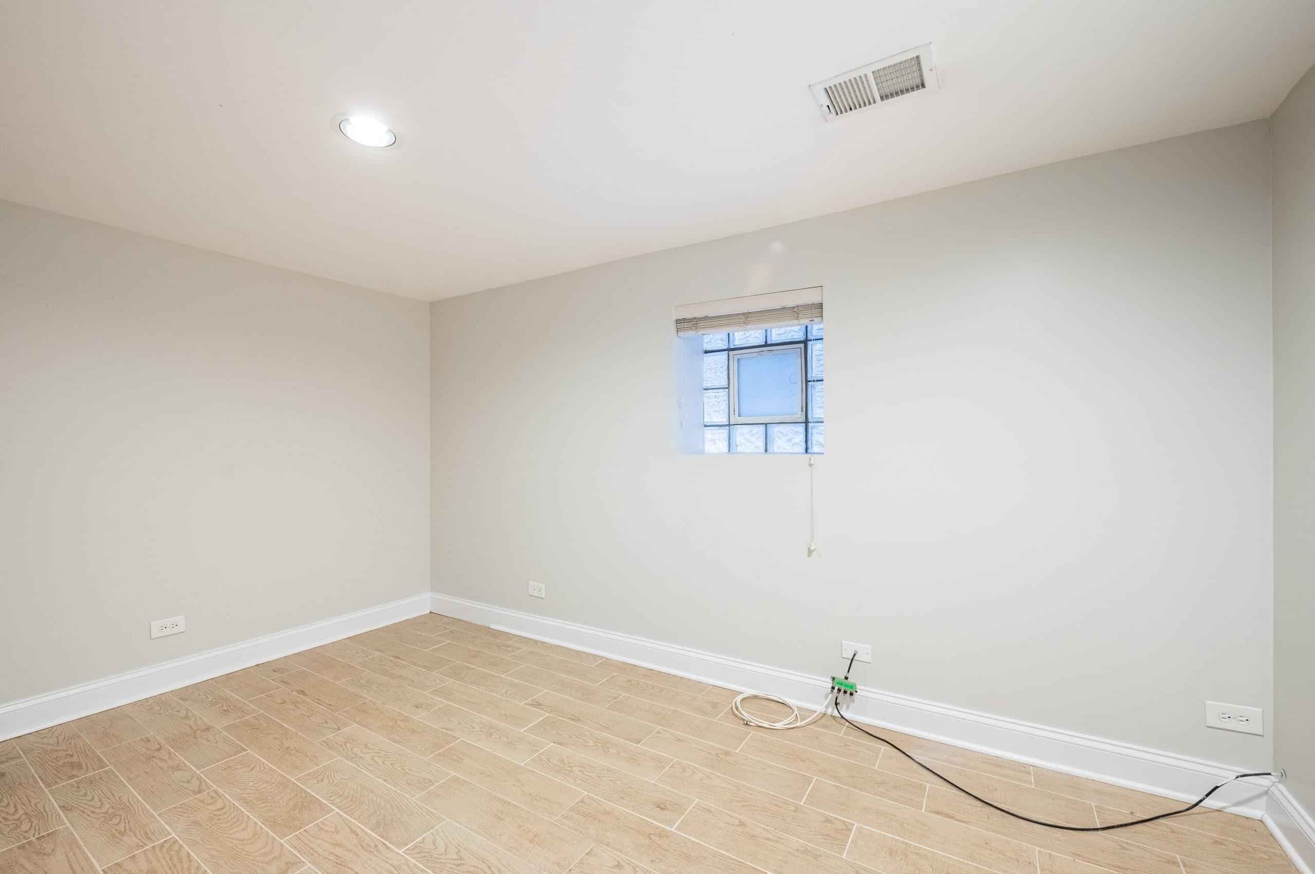 #1568C : Logan Square - Image 15