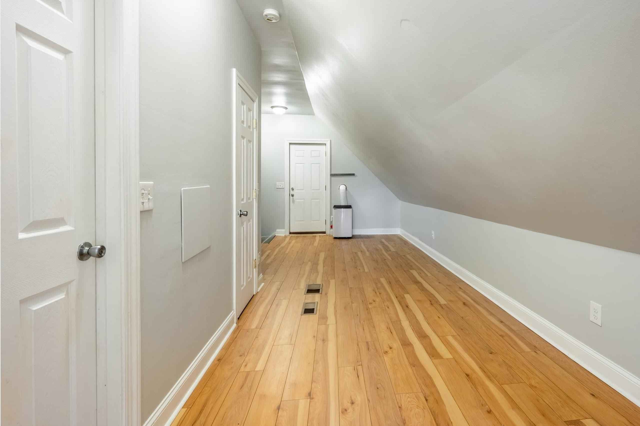 #1664B : Irving Park - Image 5