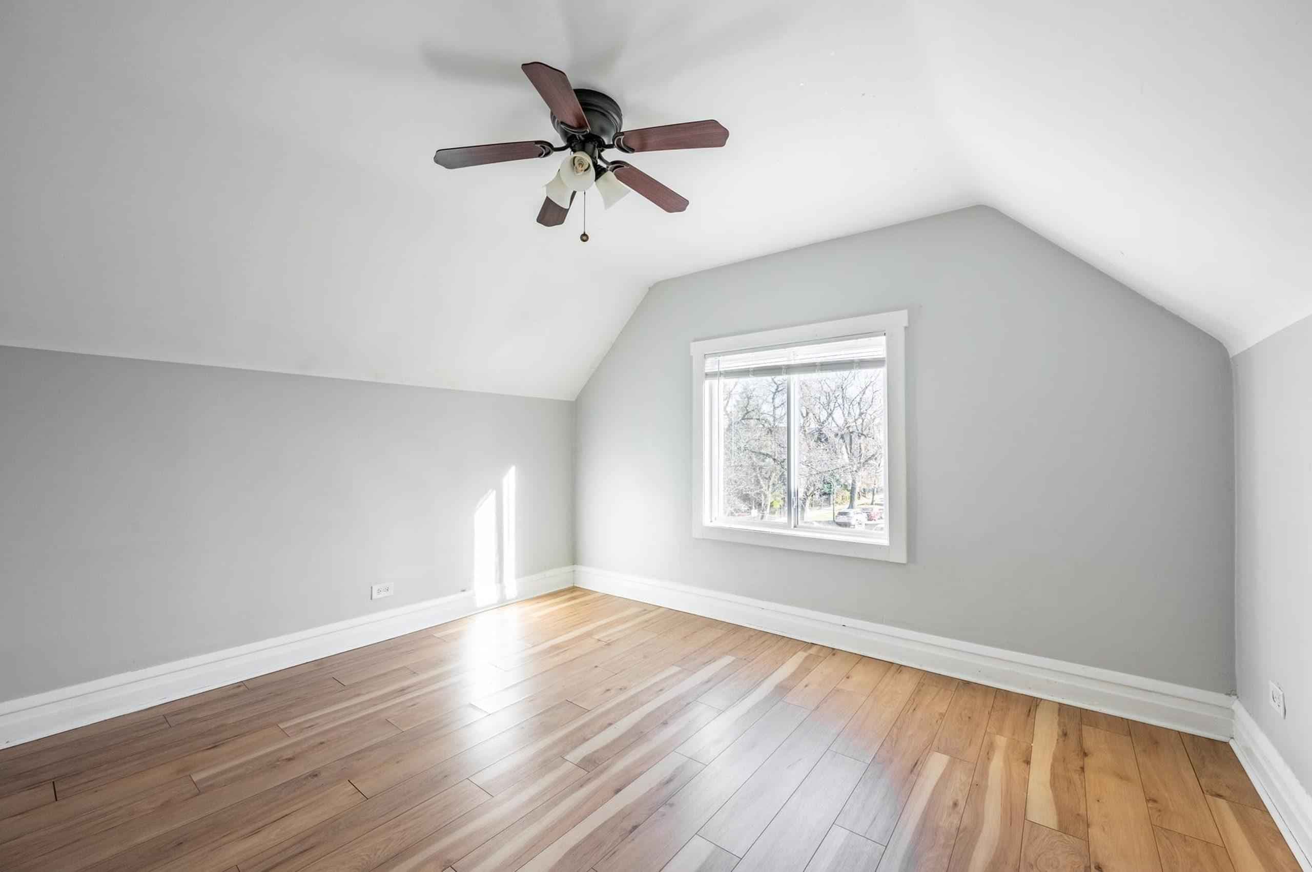 #1664B : Irving Park - Image 4