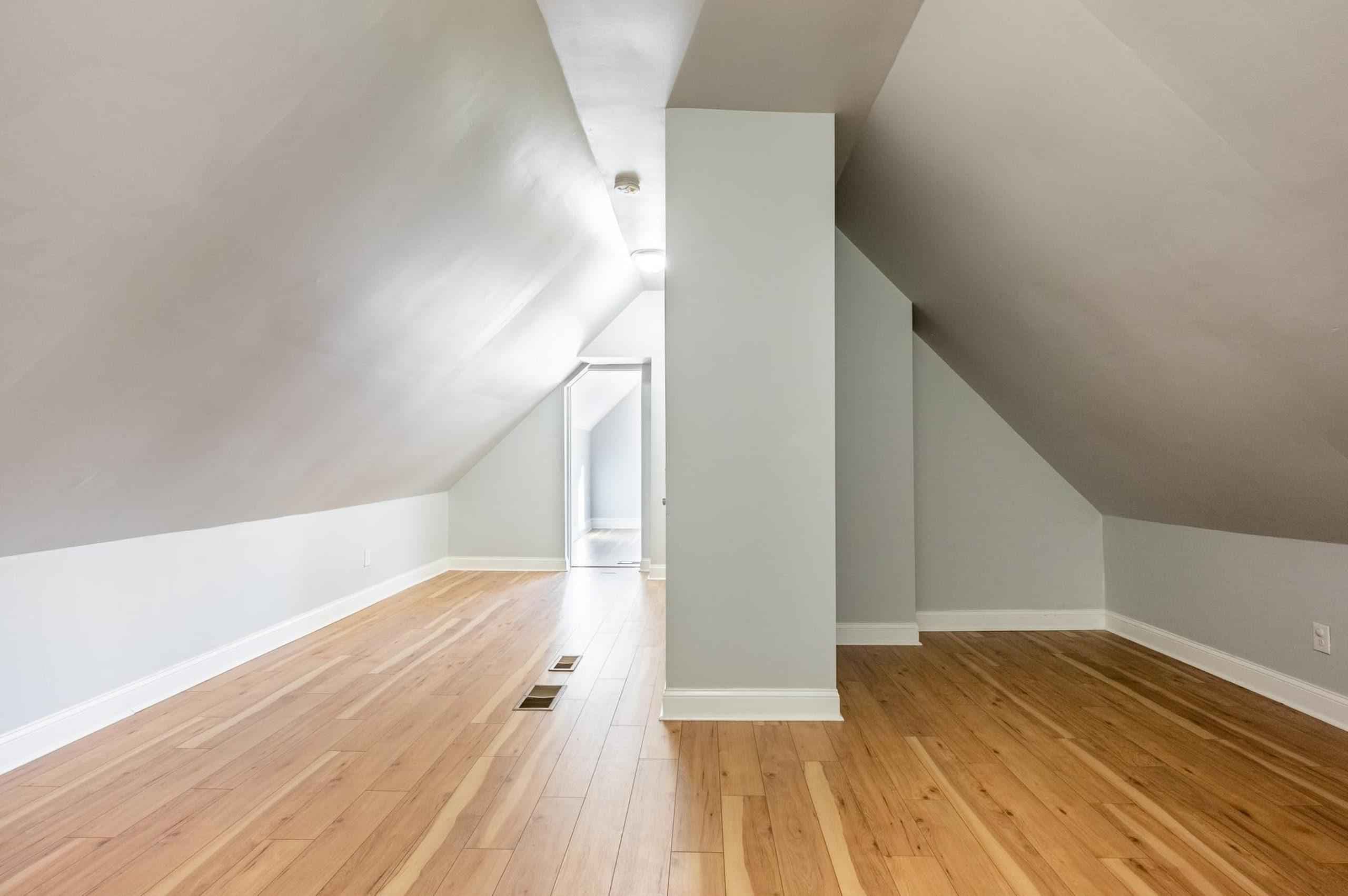 #1664B : Irving Park - Image 6