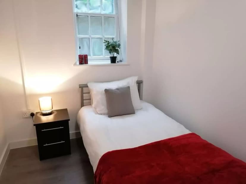 Premium Single Shared Bathroom - Image 1