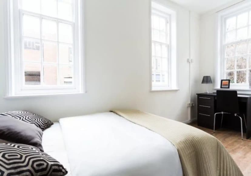 Premium Single Ensuite - Image 1