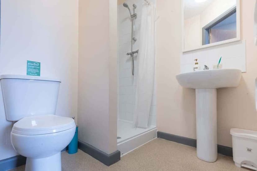 Premier En-Suite - Image 8