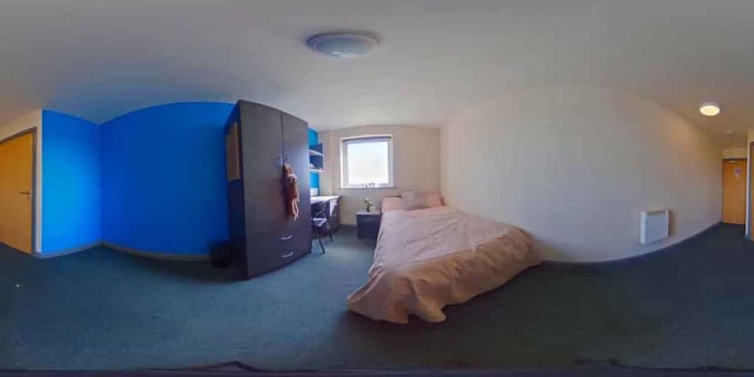 Deluxe En-Suite - Image 1