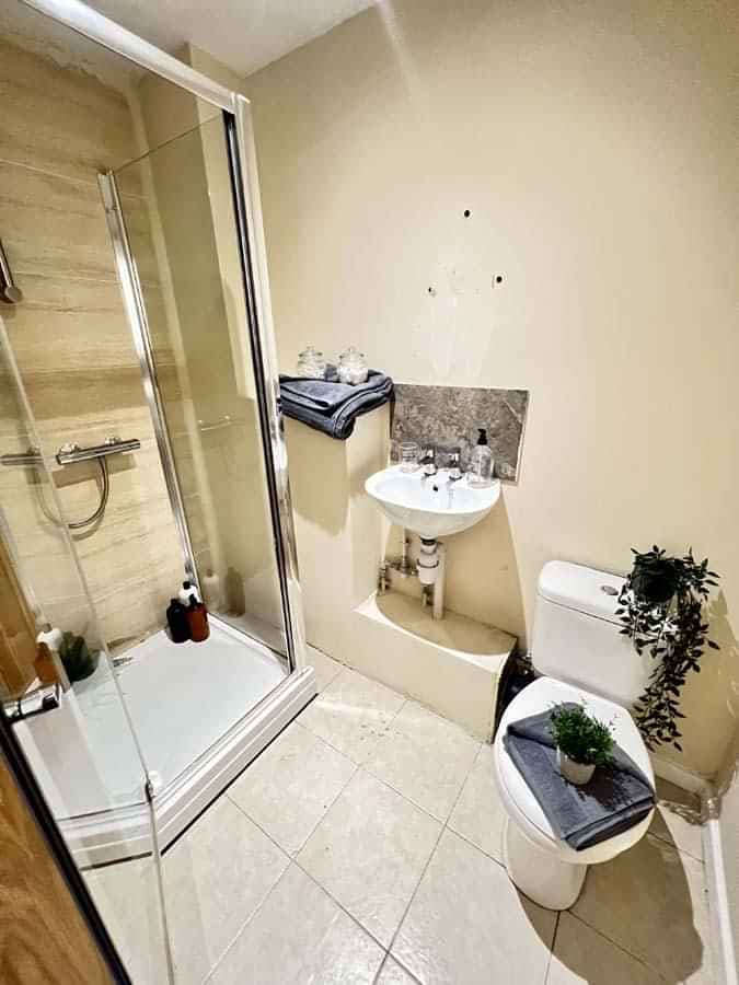 Deluxe En-Suite - Image 3