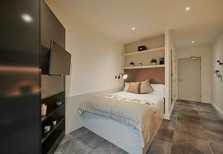 Platinum Ensuite - Image 1