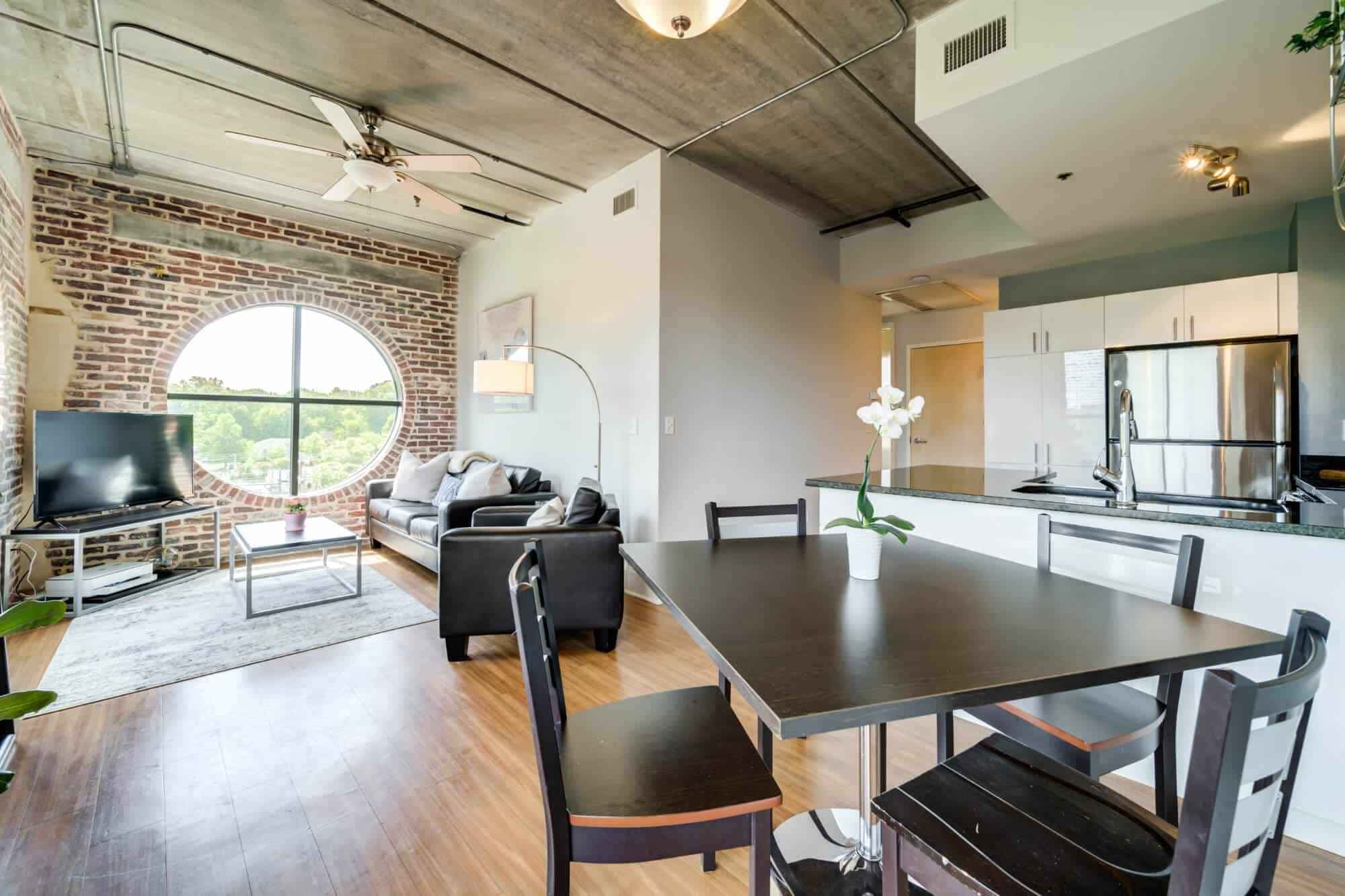 Private Room (4 Bed - 2 Bath) - Image 6