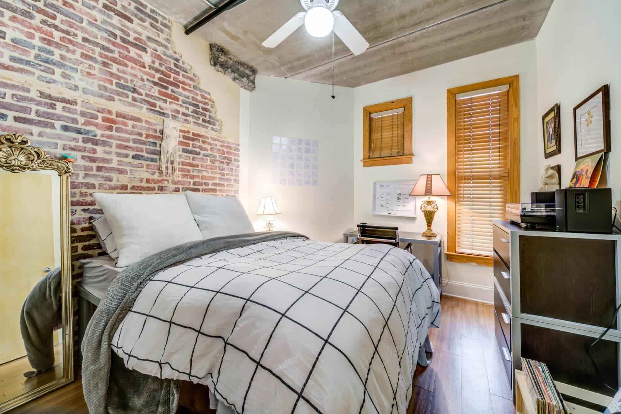 Private Room (4 Bed - 2 Bath) - Image 3