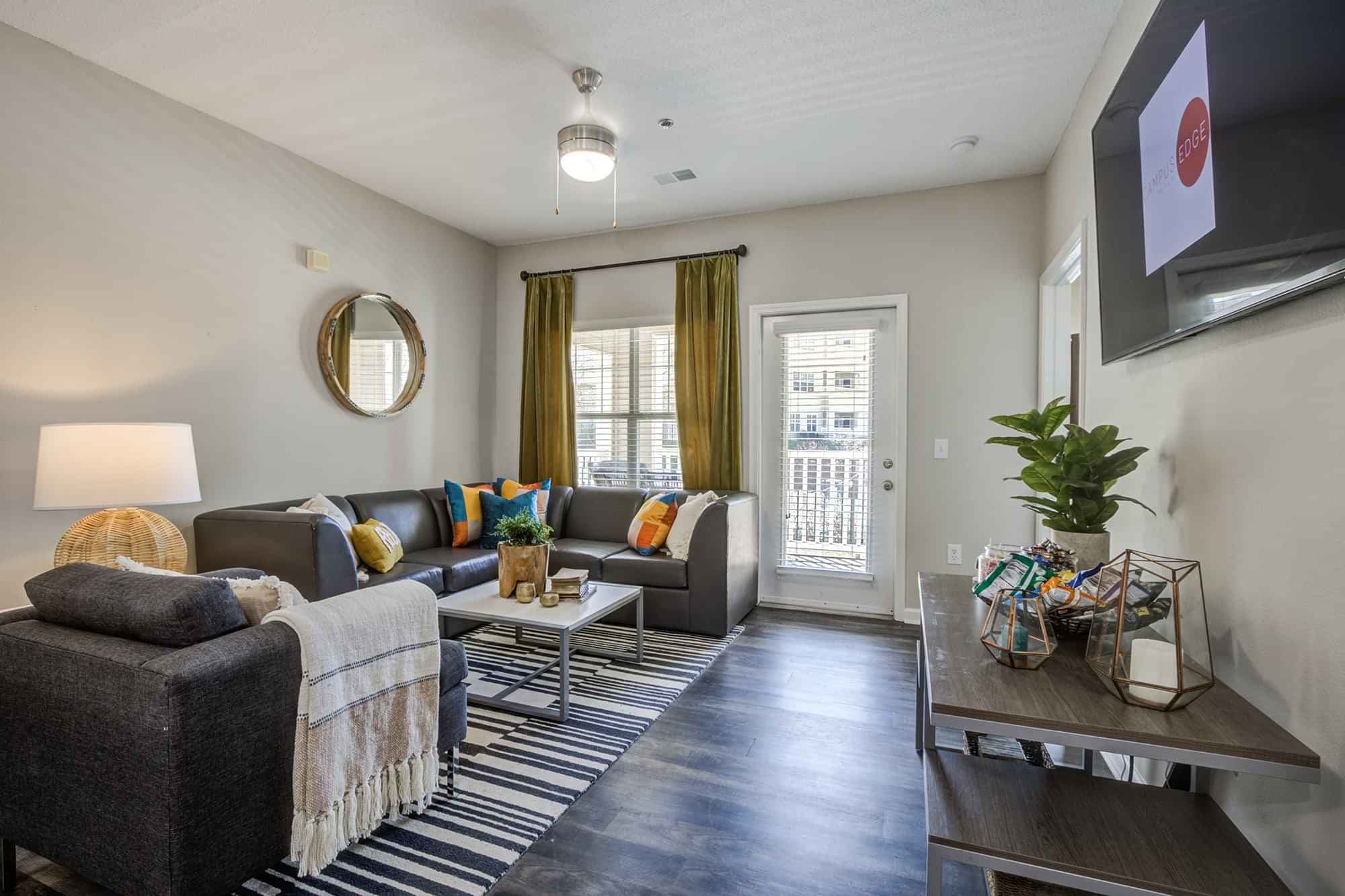 Private Room - Platinum (3 Bed - 3 Bath) - Image 2