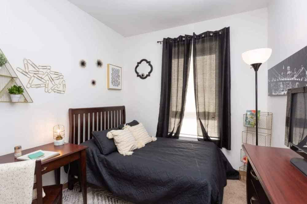 Private Room - Henderson Platinum - Image 1