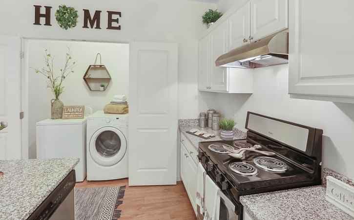 Private Room - Annex (3 Bed - 3 Bath) - Image 5