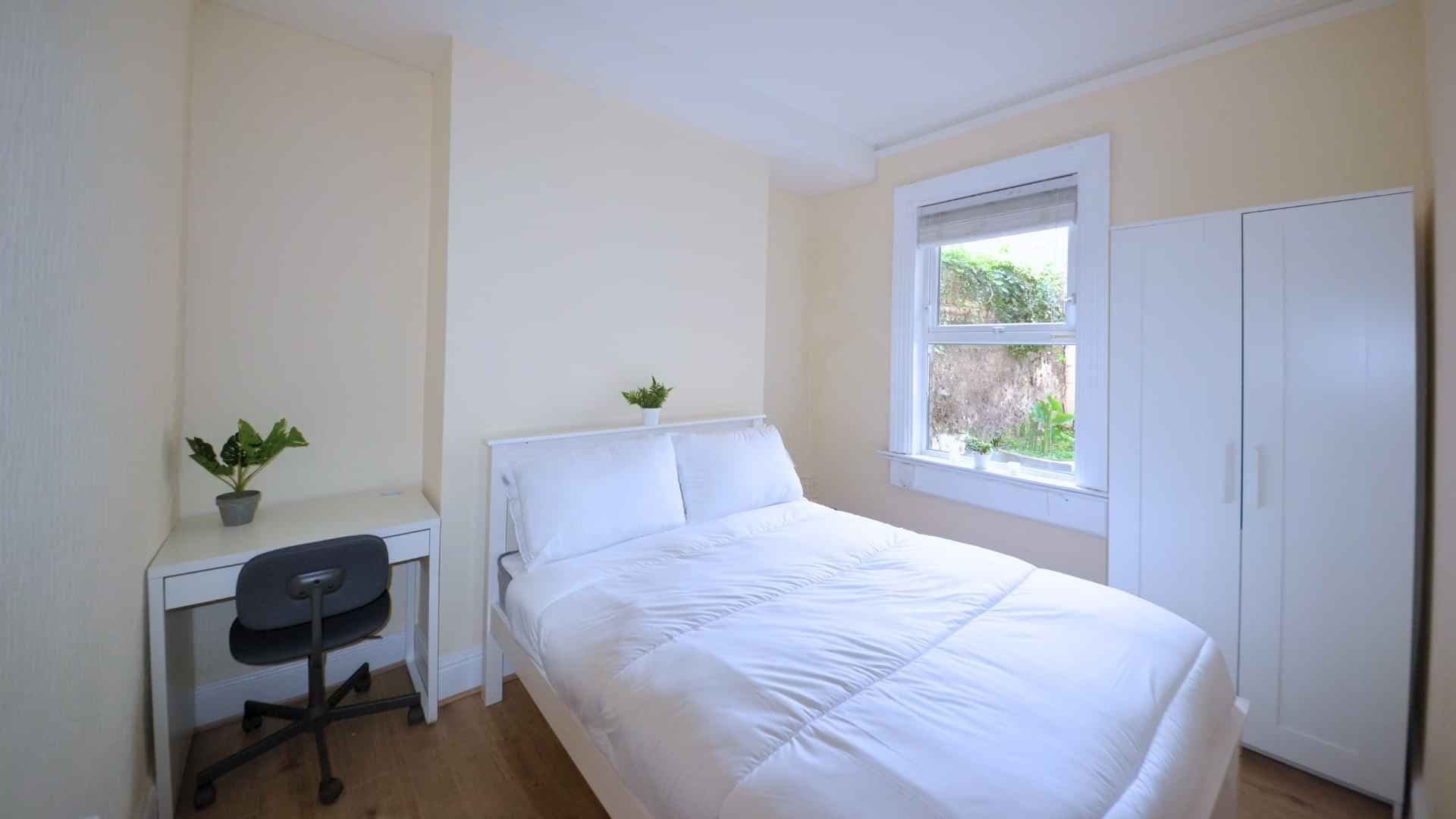 Double Room - Image 3