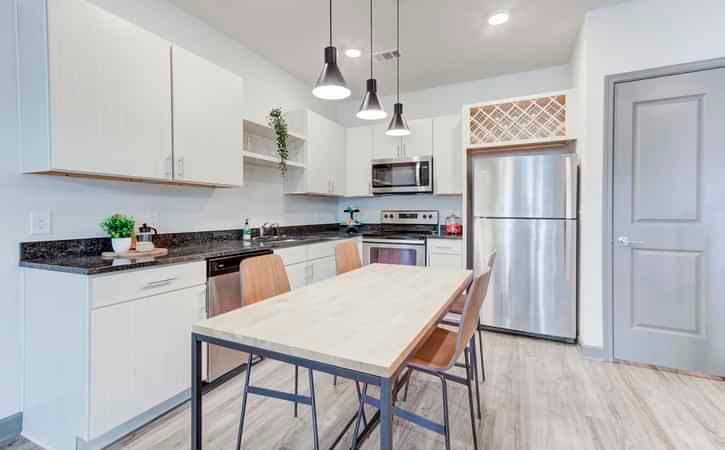 Private Room (4 Bed - 4.5 Bath) - Image 5