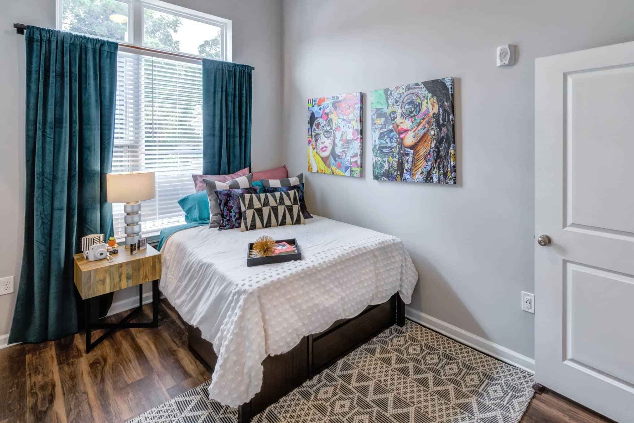 Private Room - Axis (3 Bed - 3 Bath) - Image 1