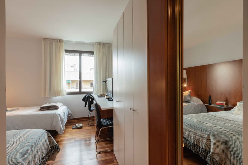 Double Room - Image 4