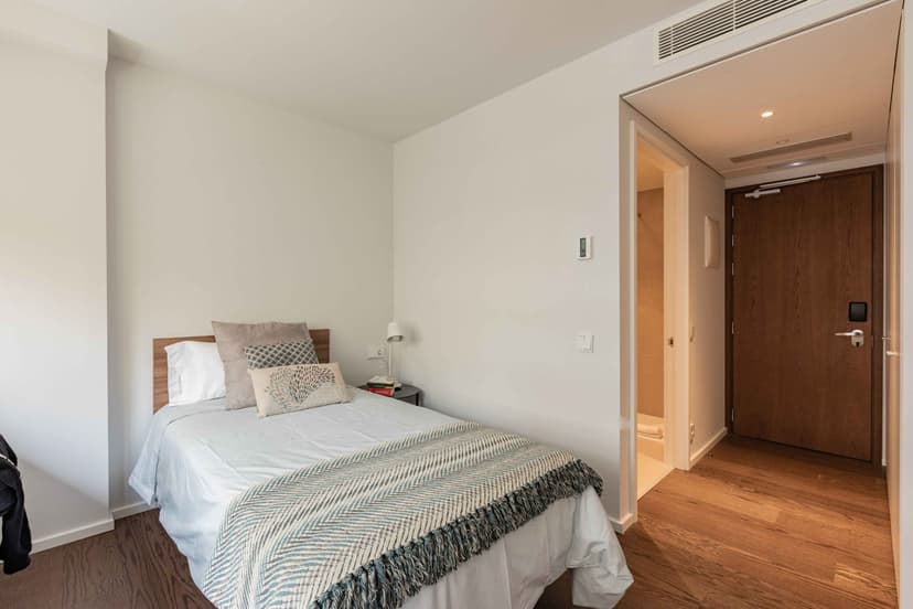 Single Room - Image 5