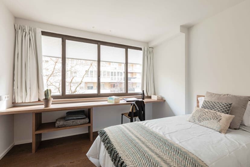 Single Room - Image 10
