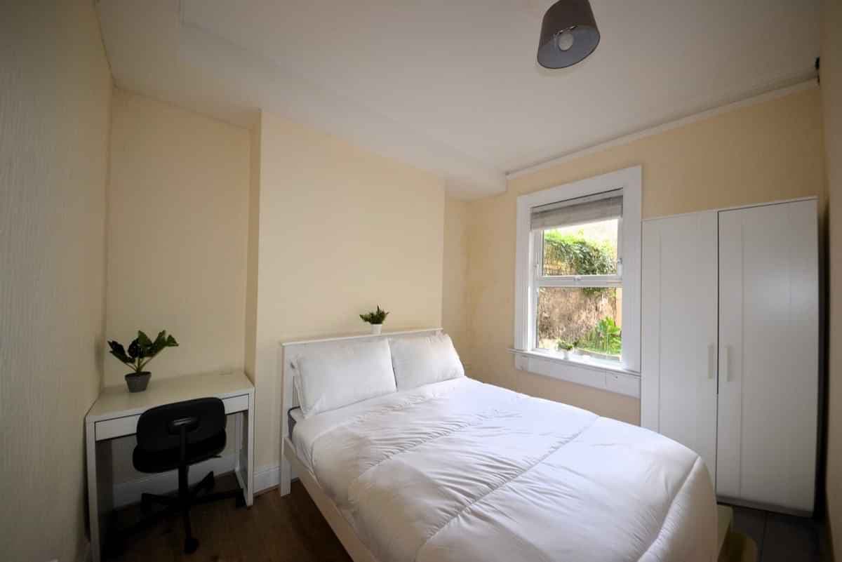 Double Room Ensuite - Image 2