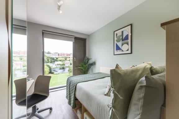 4 Bed Standard Ensuite - Image 2