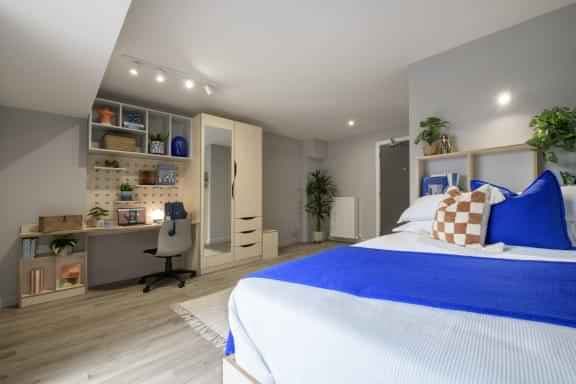 5 Bed Premium Ensuite - Image 1