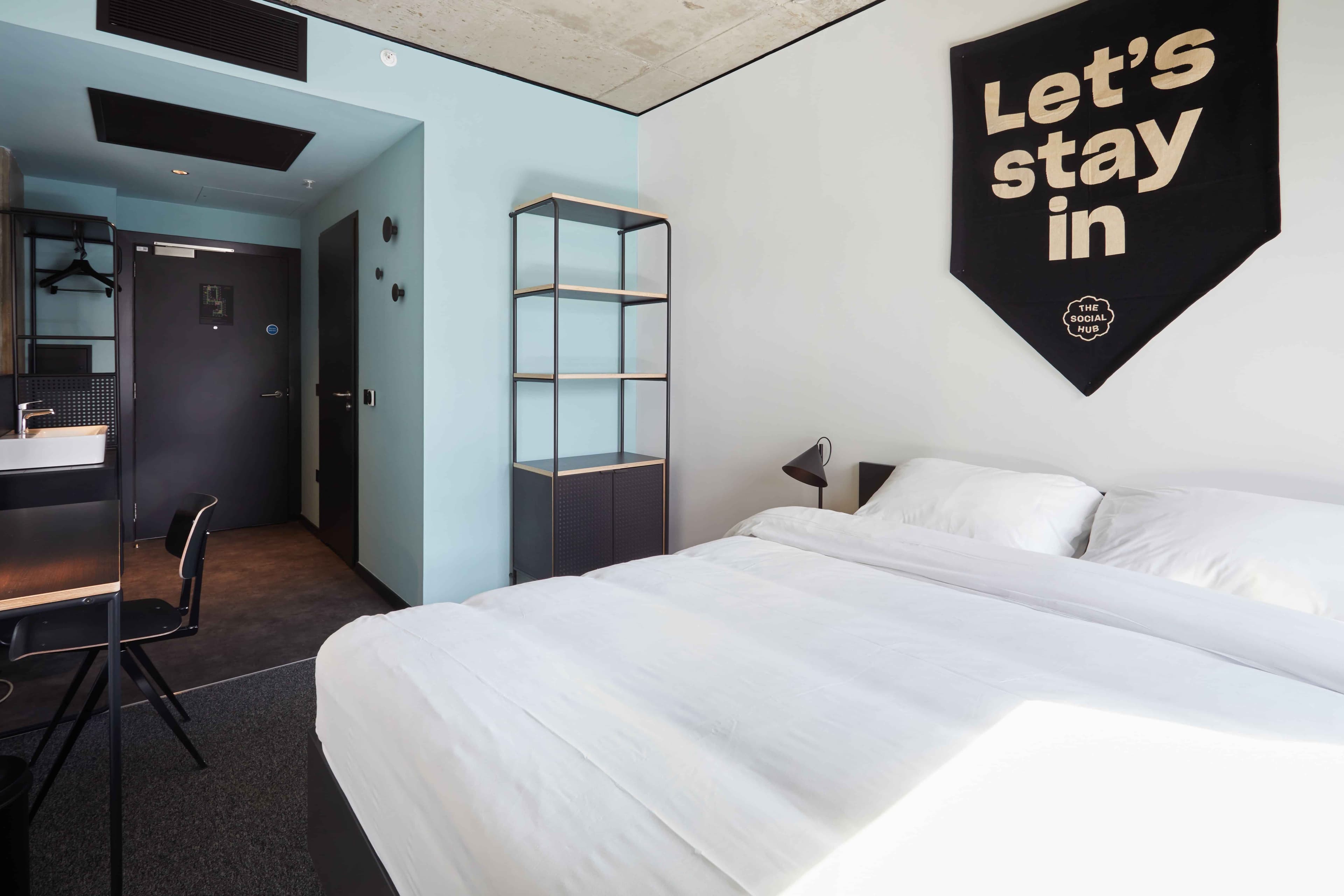 Executive Queen - Image 1