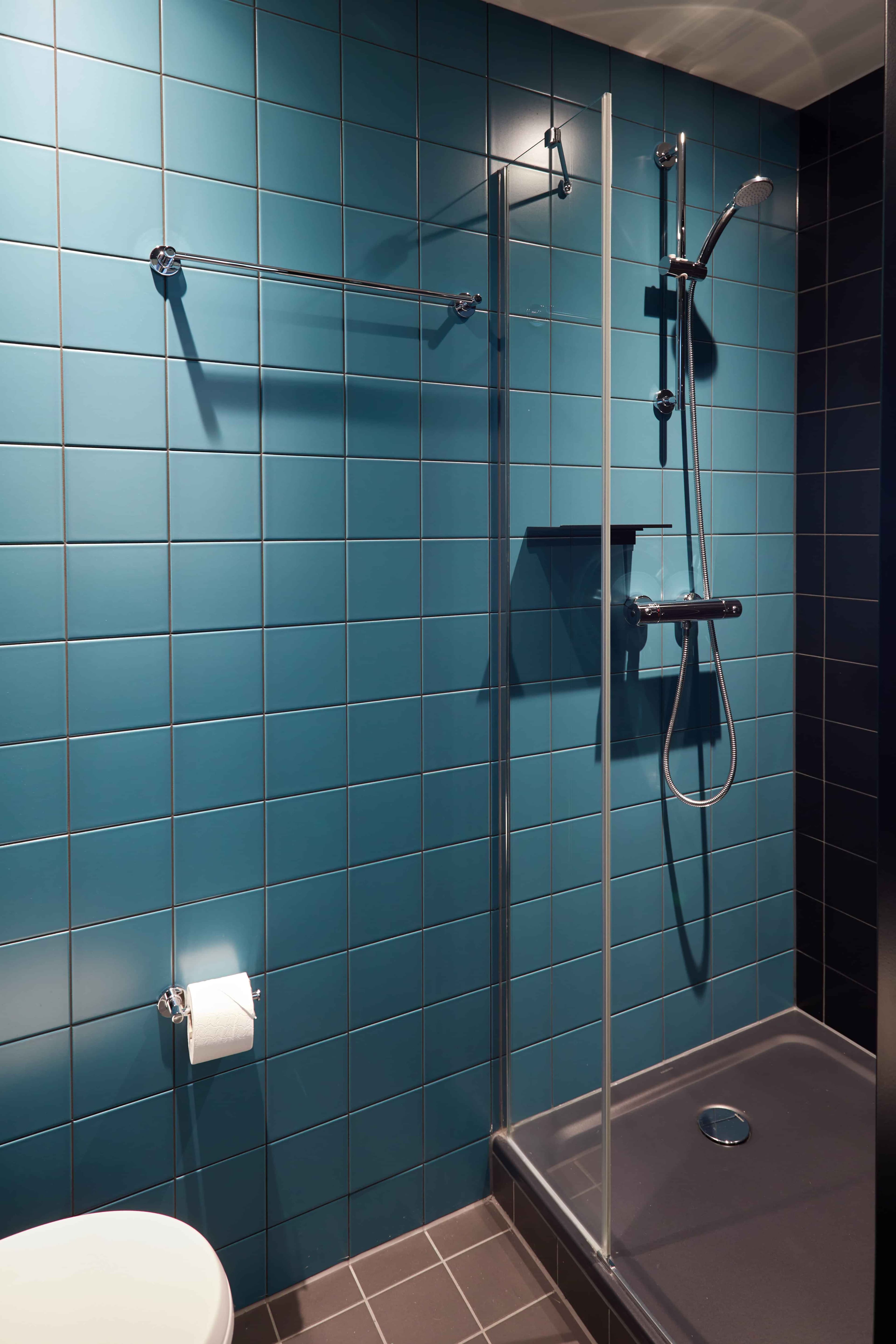 Executive Queen - Image 4