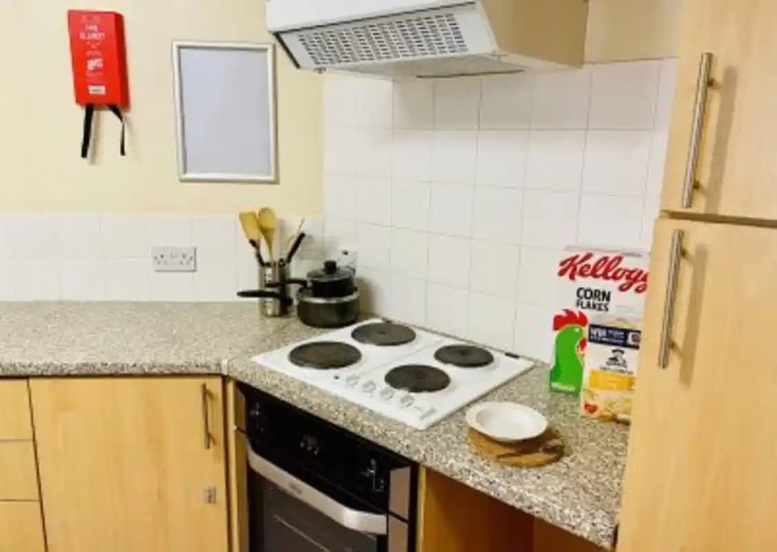 Standard Double Ensuite Room - Image 7