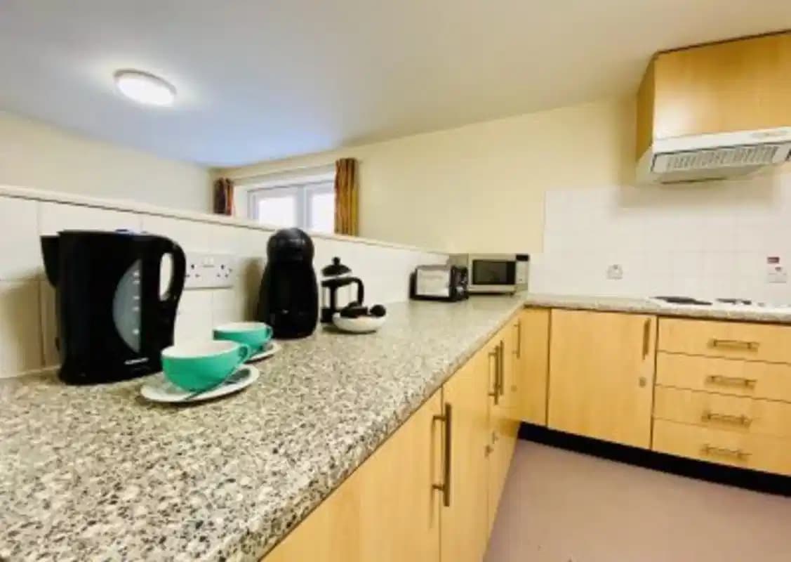 Standard Double Ensuite Room - Image 6