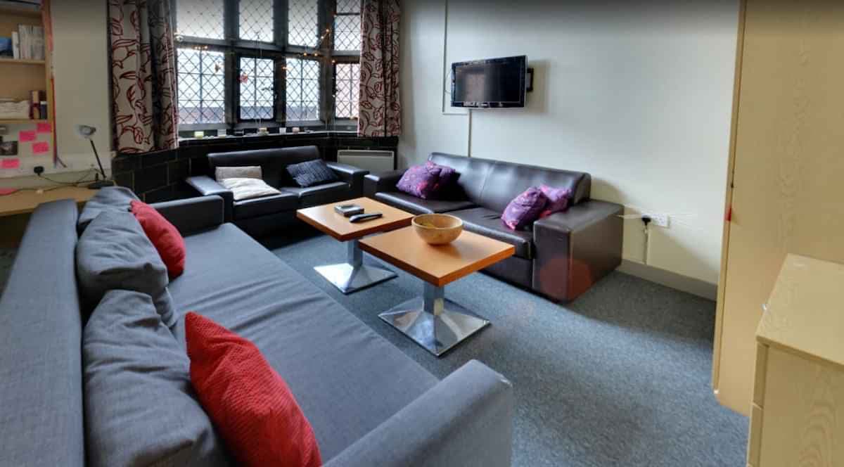 Deluxe Studio - Image 2