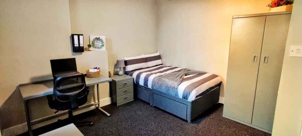 Two Bed Apartment - Image 8