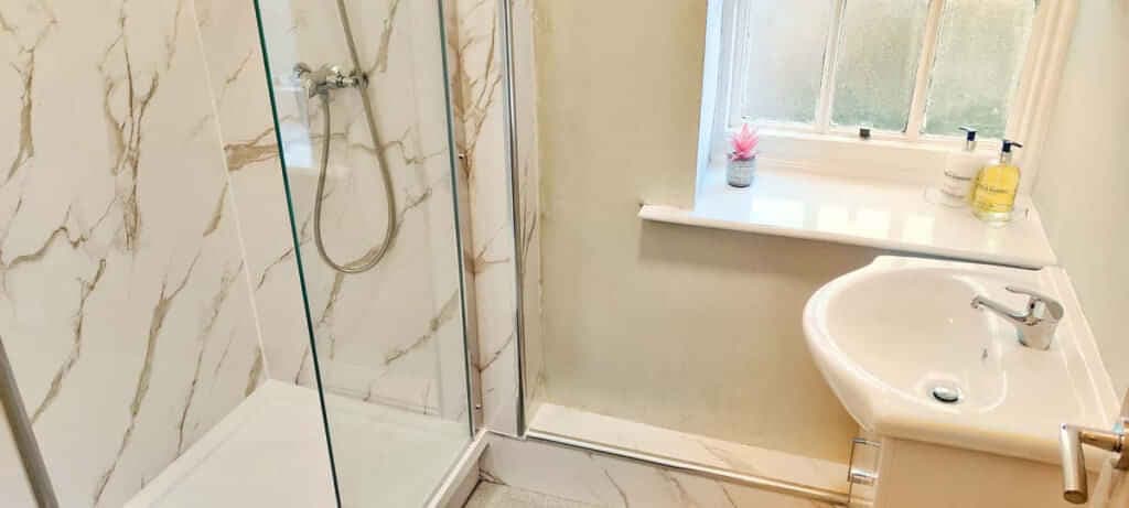 Two Bed Apartment - Image 4