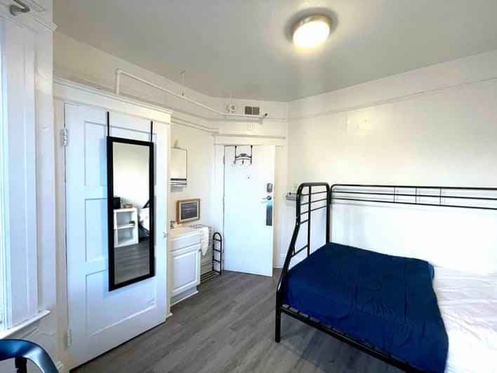 Private Room Shared Bath - Image 2