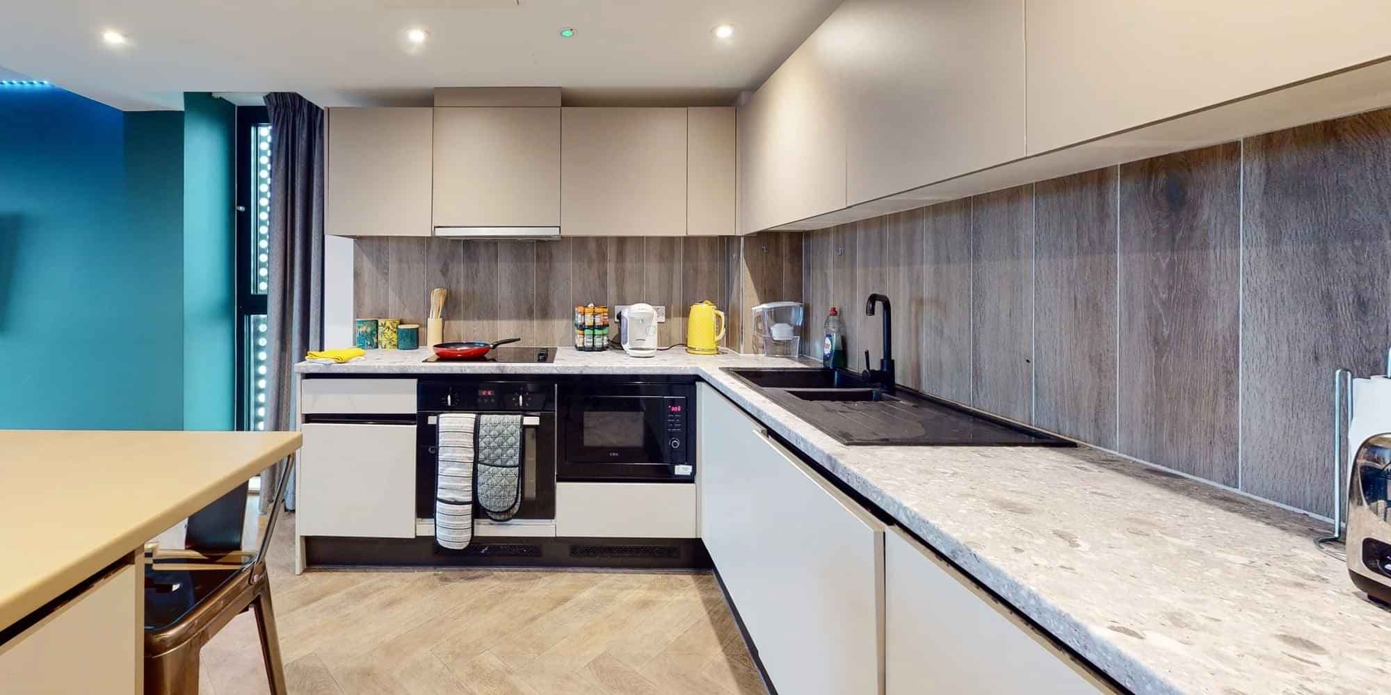 Bronze Ensuite Mid - Image 2