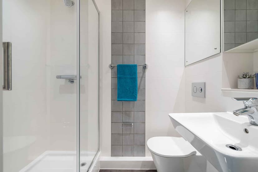  Gold Ensuite Penthouse - Image 28