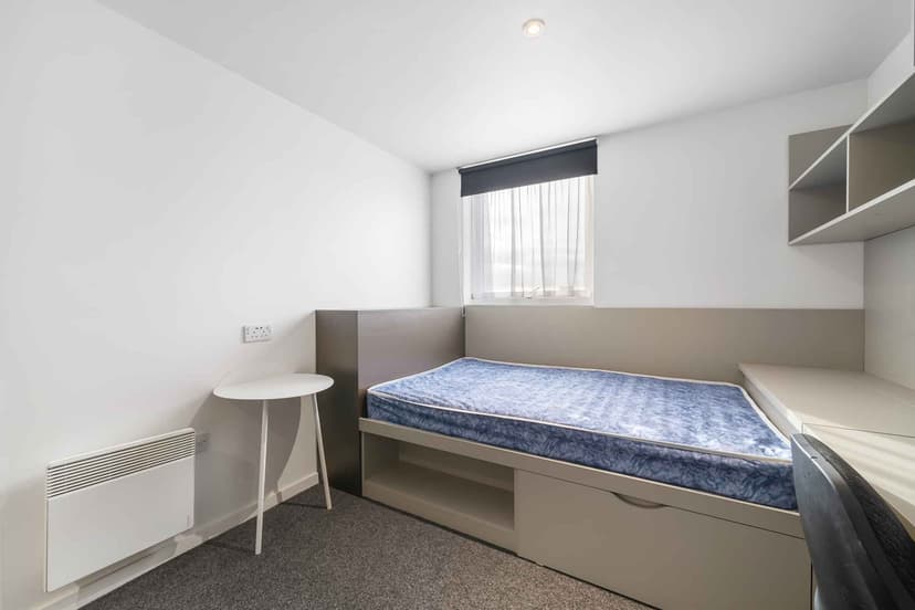  Gold Ensuite Penthouse - Image 17