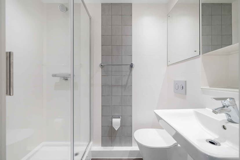  Gold Ensuite Penthouse - Image 20