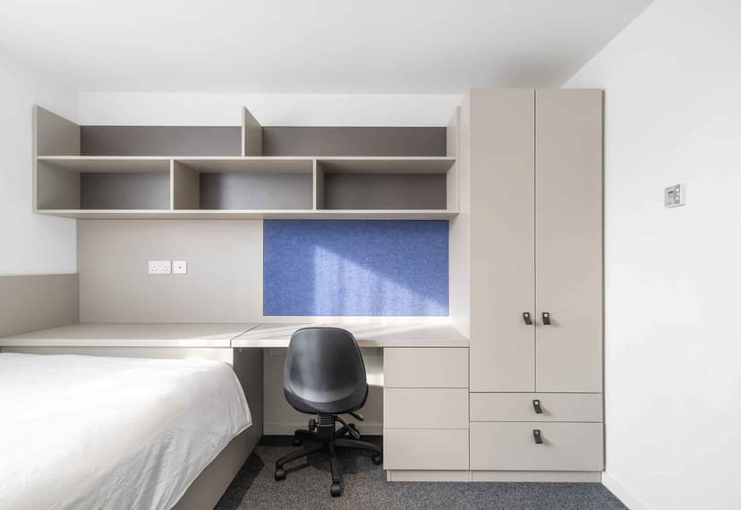  Gold Ensuite Penthouse - Image 12
