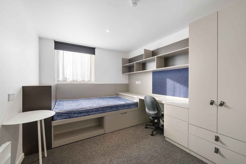  Gold Ensuite Penthouse - Image 15